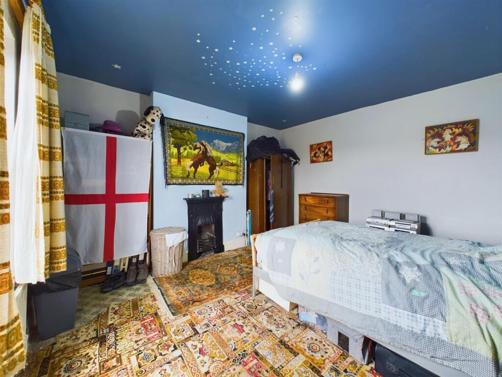 Bedroom: