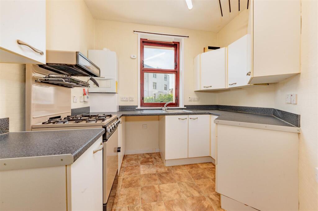 17B Hepburn Street Dundee-10.JPG