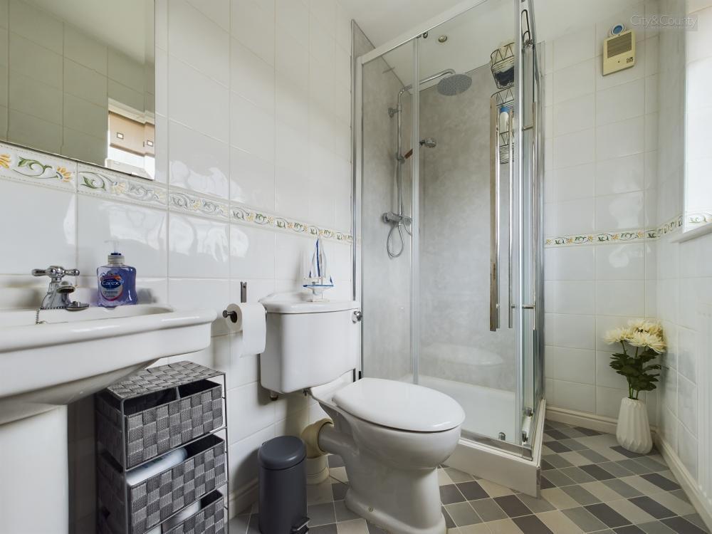 En-Suite To Master Bedroom