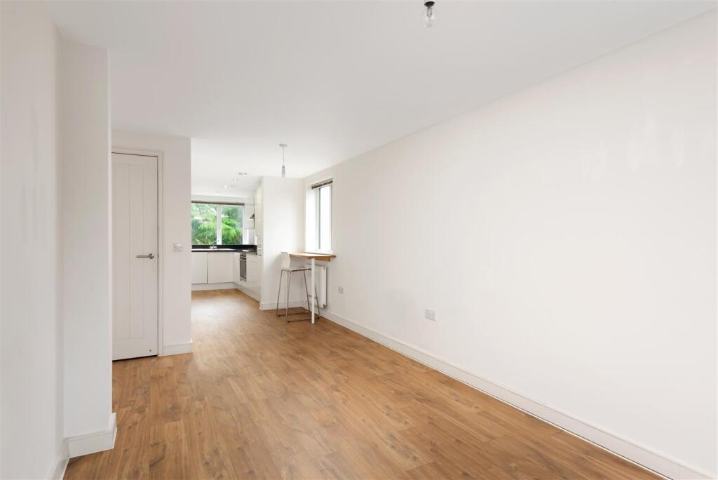 Flat 2 Applewood House_13.jpg