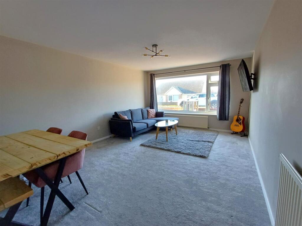 West Facing Lounge