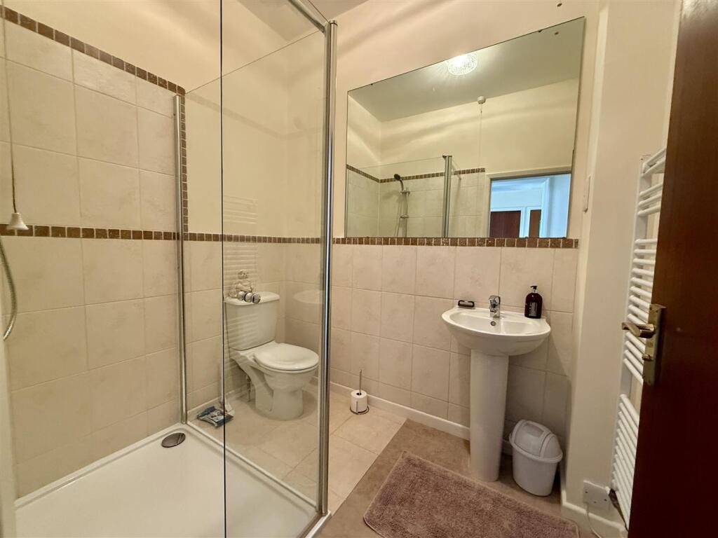 Shower Room:
