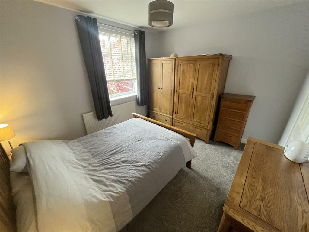 Bedroom 1 Aspect 2.jpg