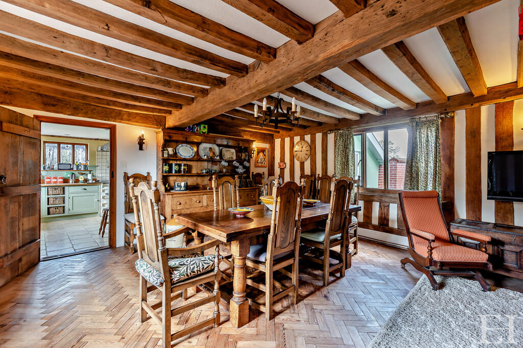 8640802-interiorW...