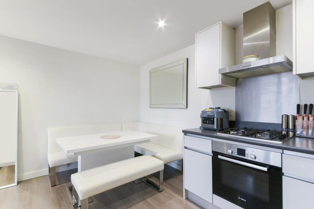 ST MARK&#39;S COURT (12).jpg