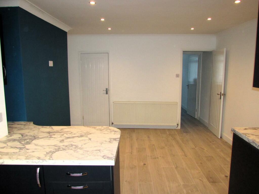 DovedaleSt14K5.JPG