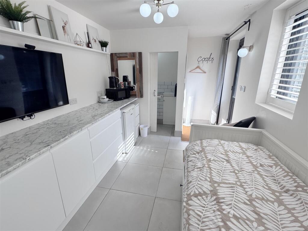 Airbnb 1a.JPG