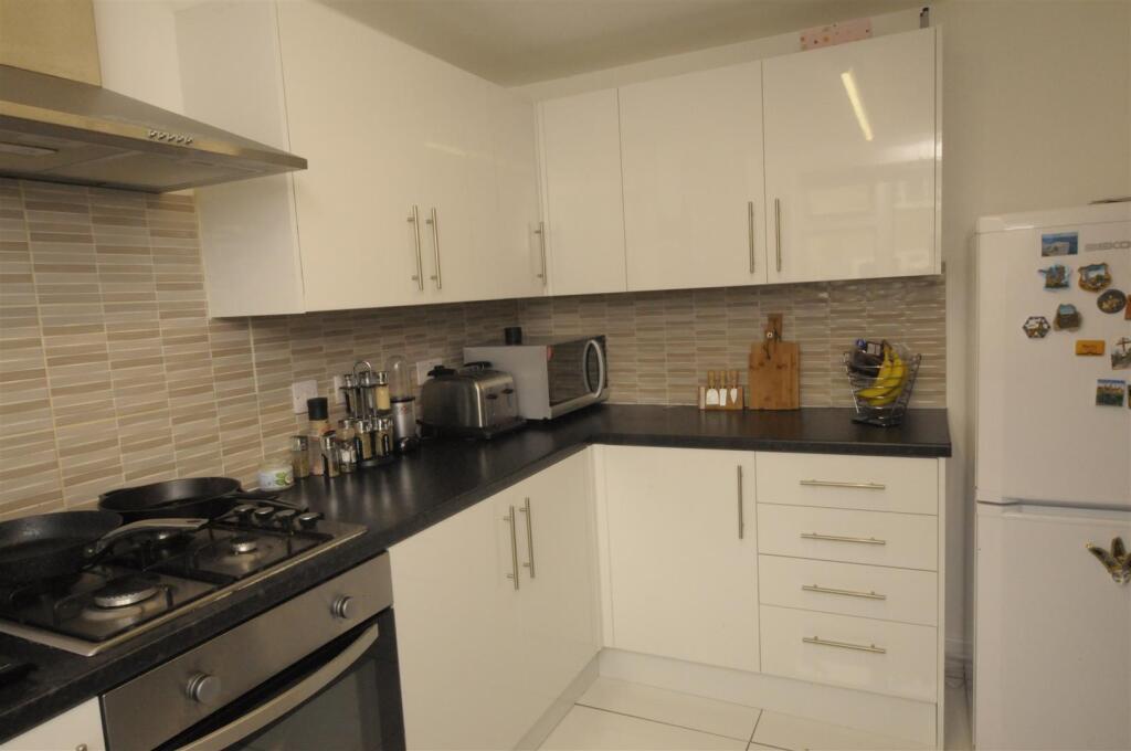 Kitchen 2.JPG
