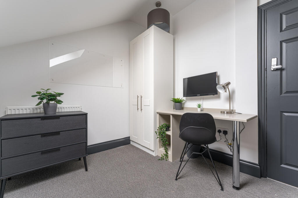 The Hosiery Factory Flat L Bedroom 6