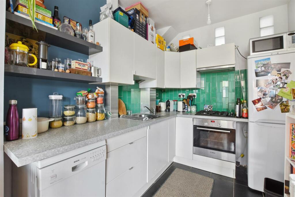 11-b9cdGCWT - FFF 25b Pember Road - Kitchen 2 -Ori