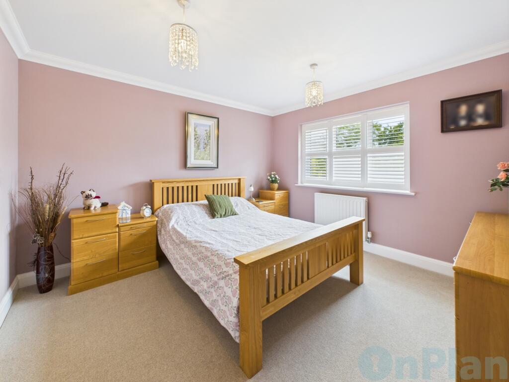 CAM04024G0-PR0028-STILL038