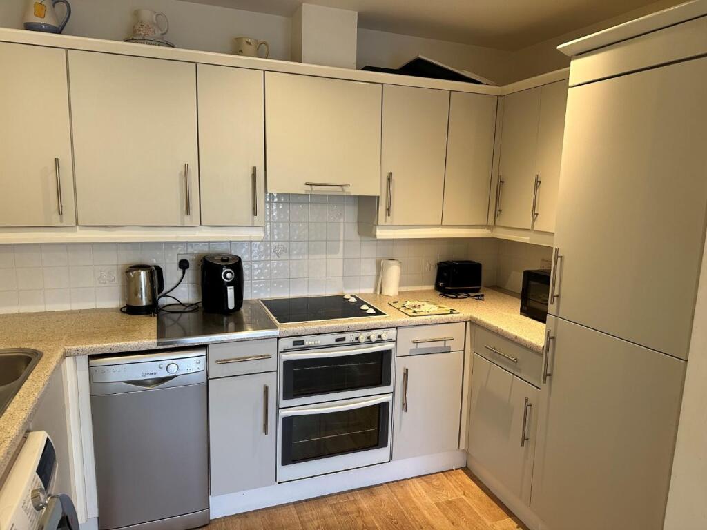 Kitchen 2.jpg