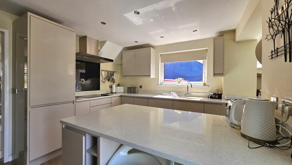 Kitchen / dining room