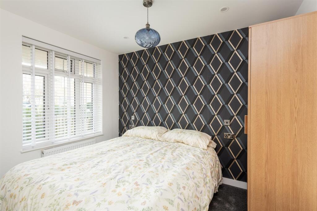 33 Lambeth Close bedroom1.jpg