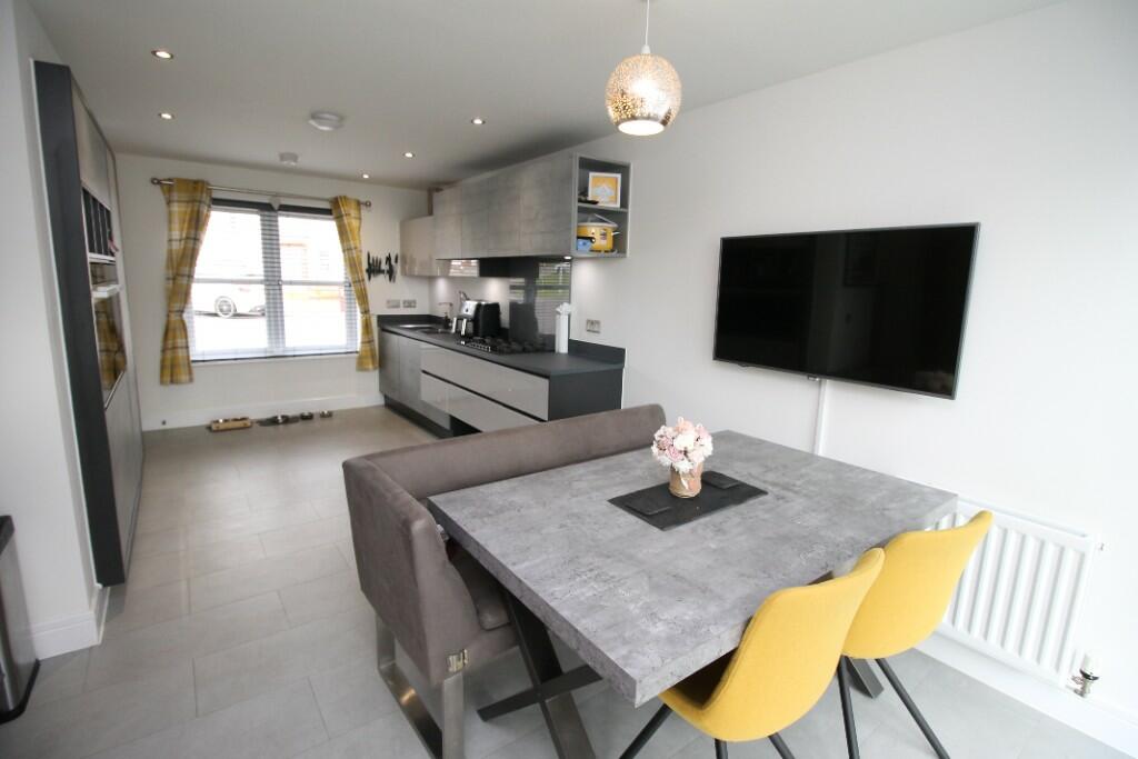 Kitchen Dining area