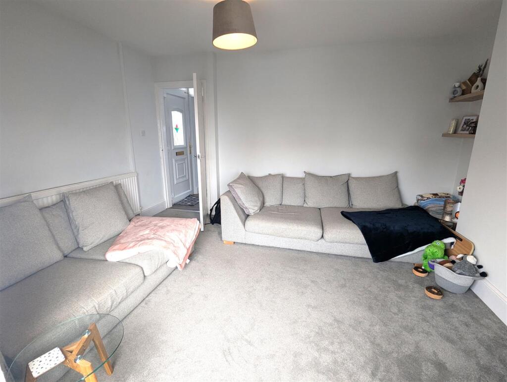 Living Room 2.jpg
