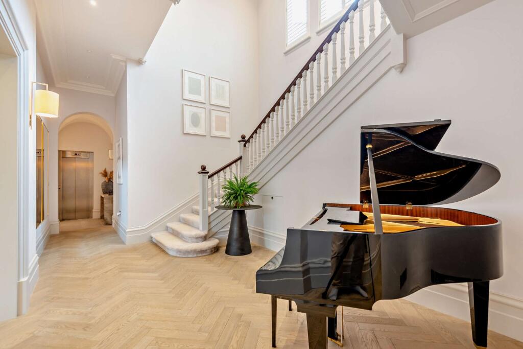 Spacious Lobby