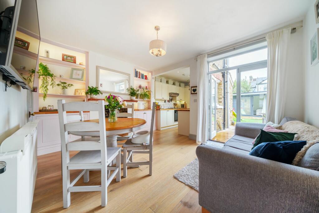 Kitchen/Dining Room (2)