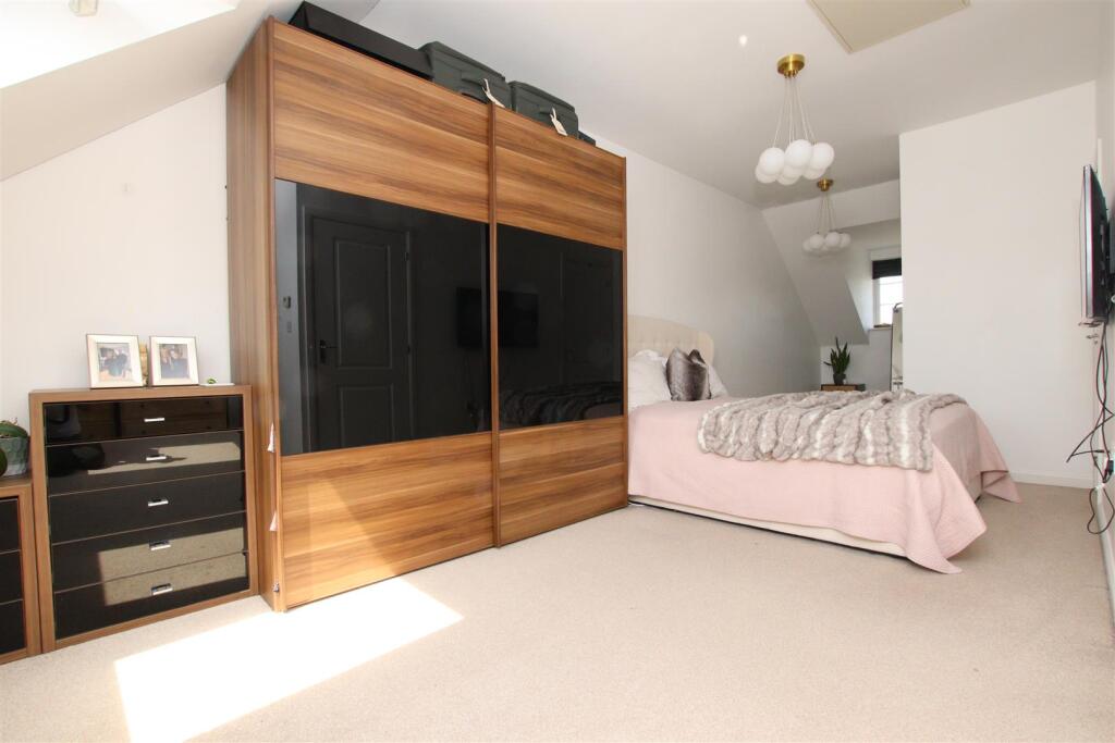 Bedroom 1_a.JPG