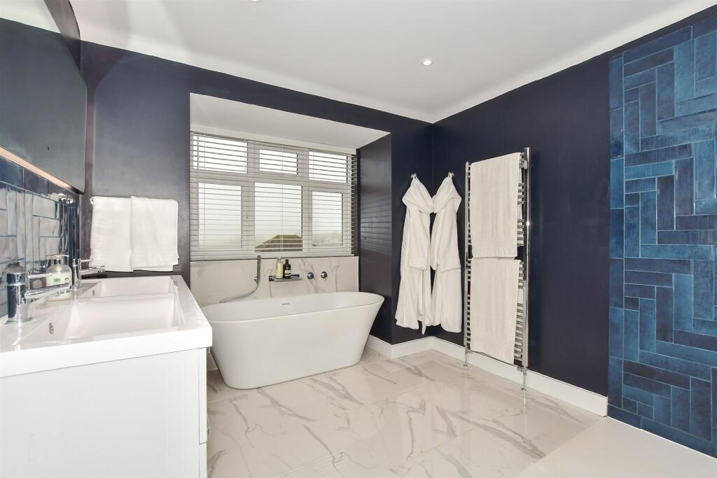 En-Suite Bath/ Shower Room