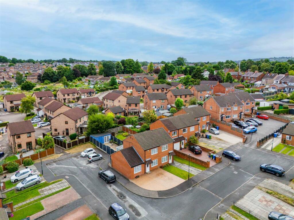 2 St James Close-12.jpg