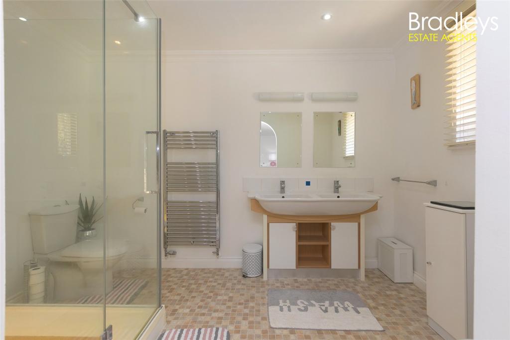 Master En-Suite