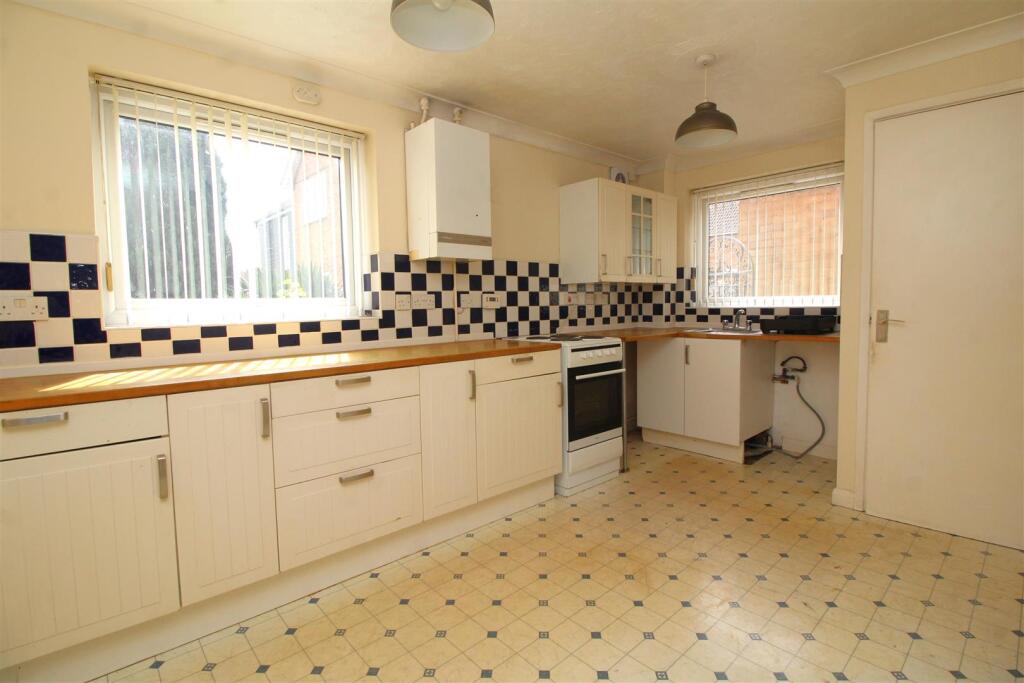 kitchen 1 .JPG