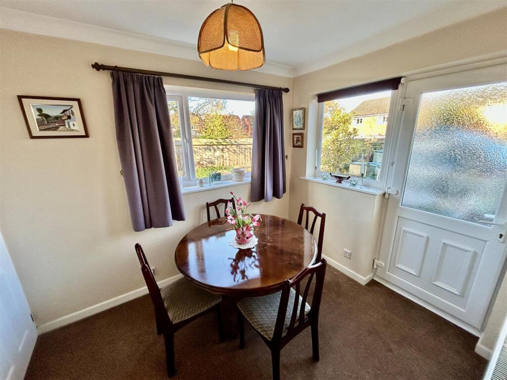 breakfast room.JPG