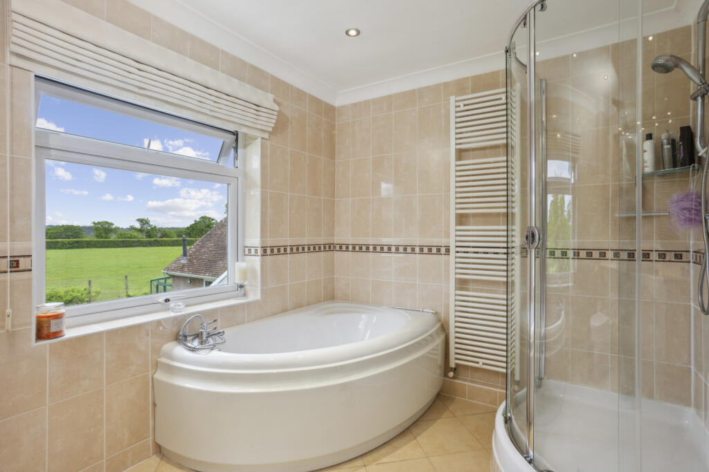 Bed 1 Ensuite