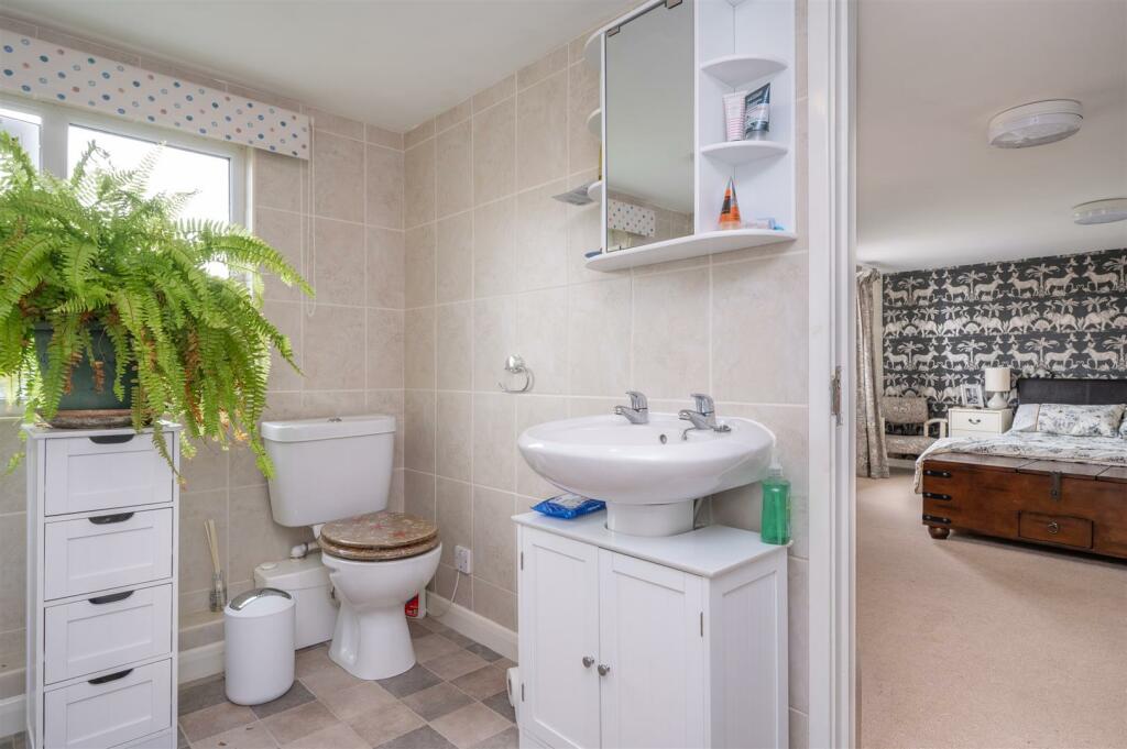 En-Suite Bathroom
