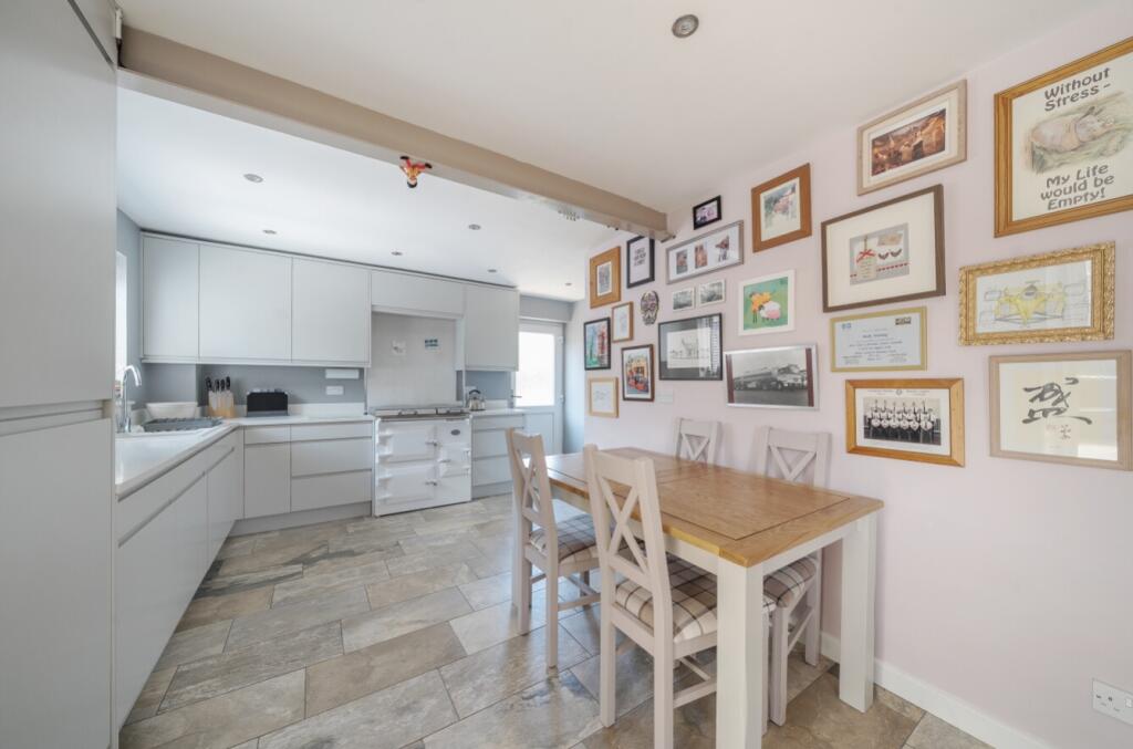 1296095-15-682c6bbd72912-ARW-1