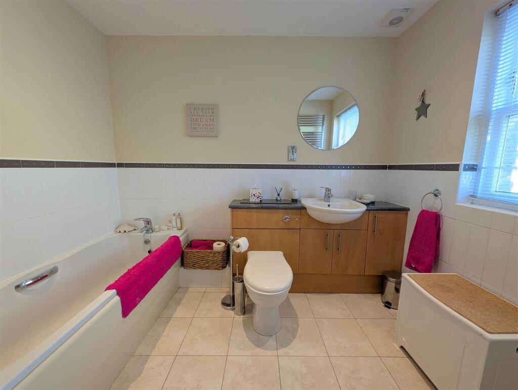EN SUITE