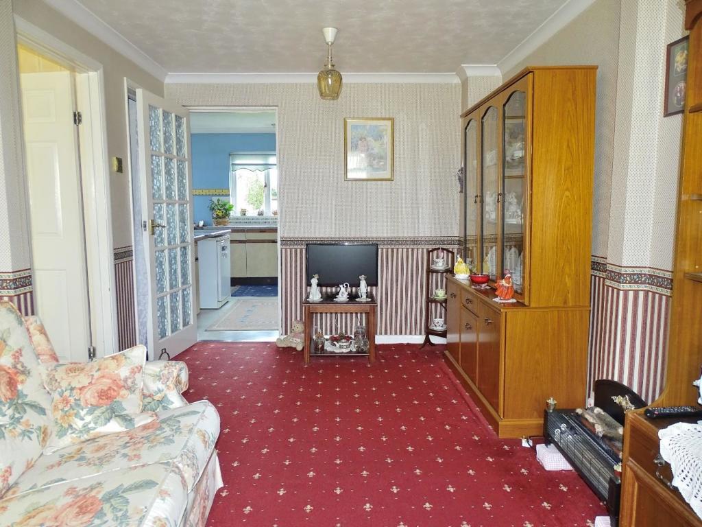 LOUNGE/SECOND RECEPTION ROOM
