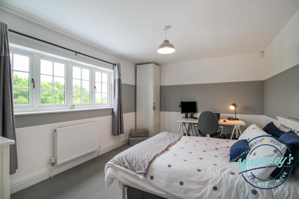 Double bedroom to rear