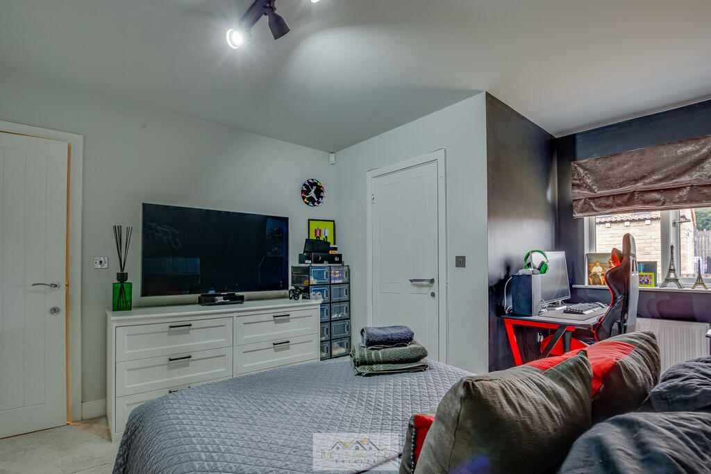 Bedroom 2.3