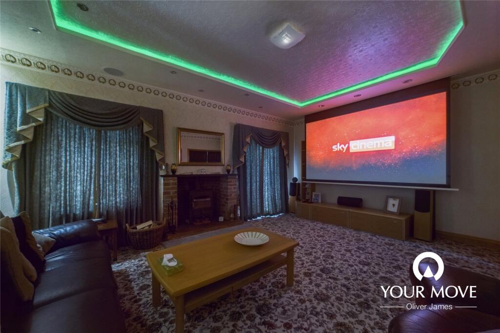 Sitting / Cinema Roo