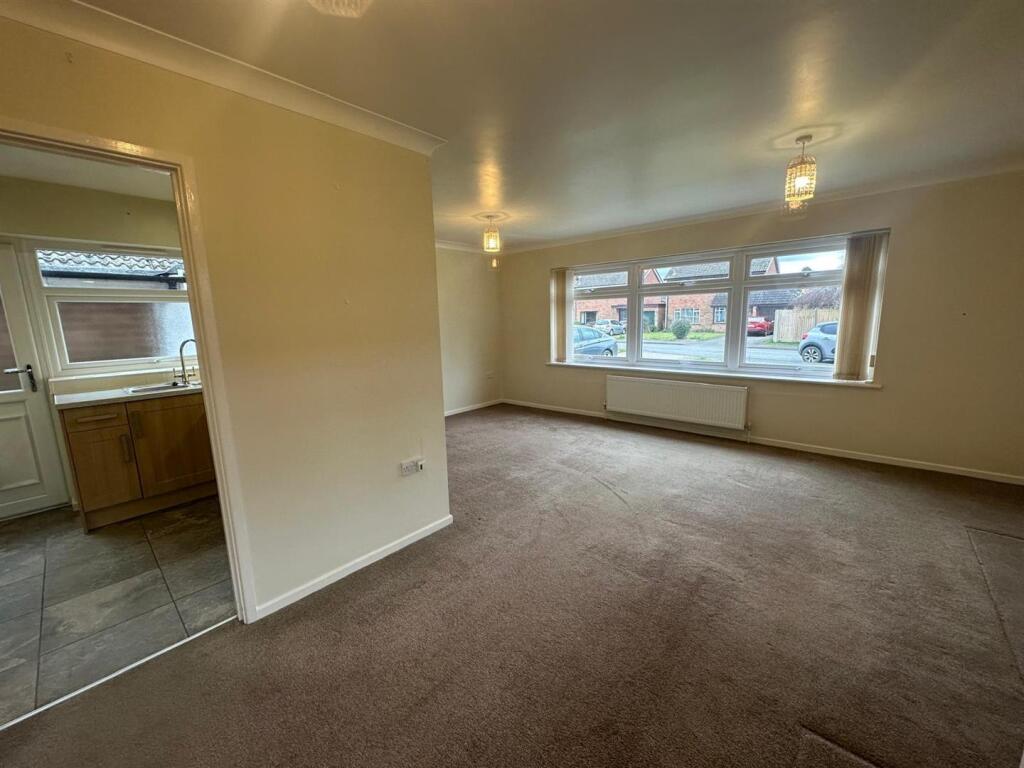 Sitting Room/Dining Room