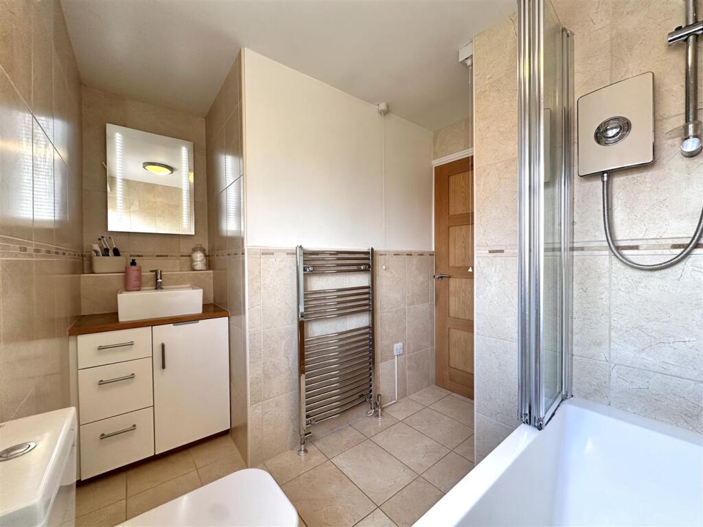 Modern Bathroom Aspect Two 458