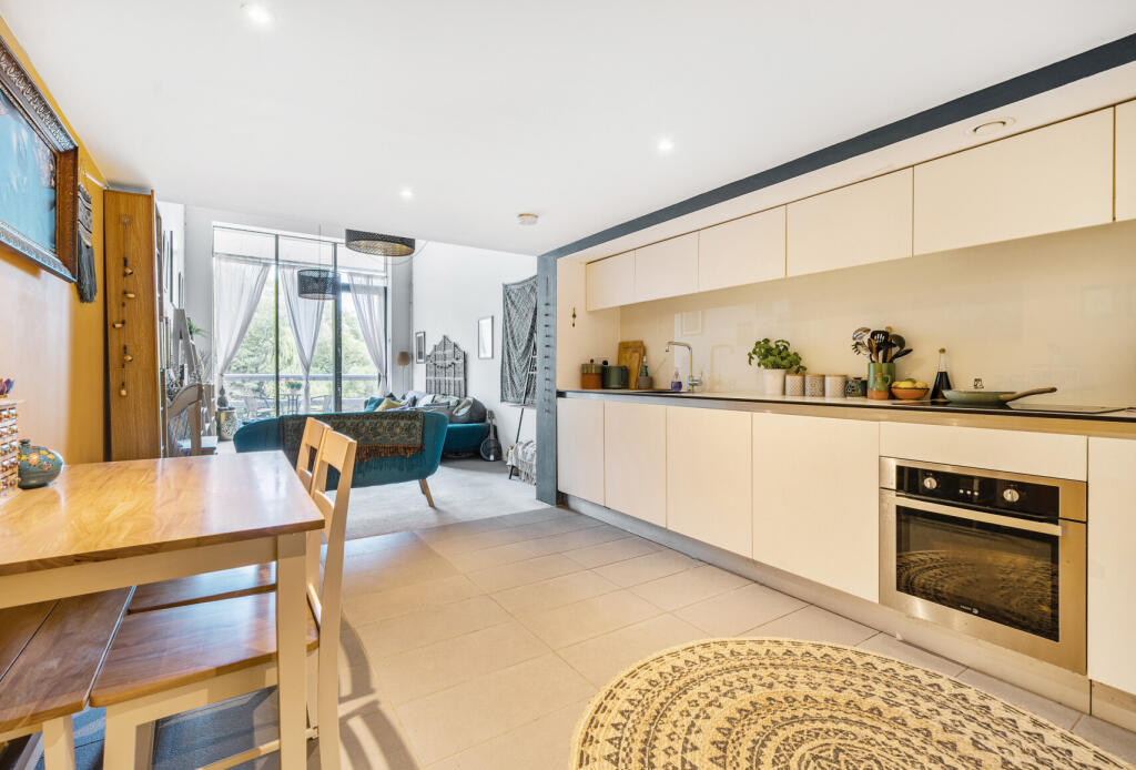 1320083-8-686bca1...