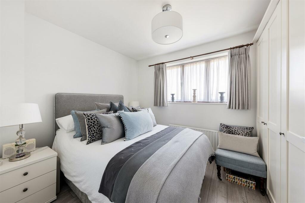 Magpie Close E7