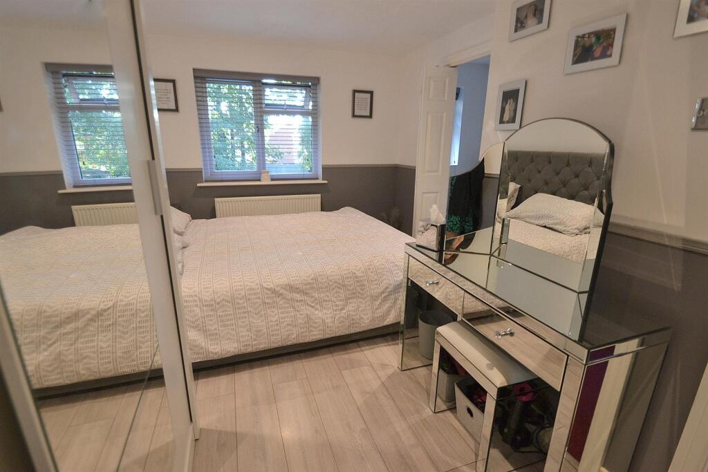 44THEBELFRYBED1.JPG