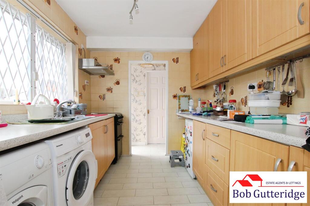 FITTED KITCHEN