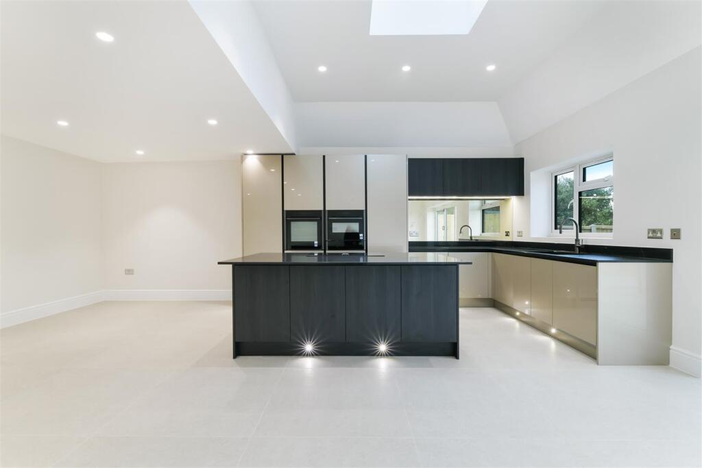 KITCHEN/BREAKFAST - BROCKHAM LANE (16).jpg