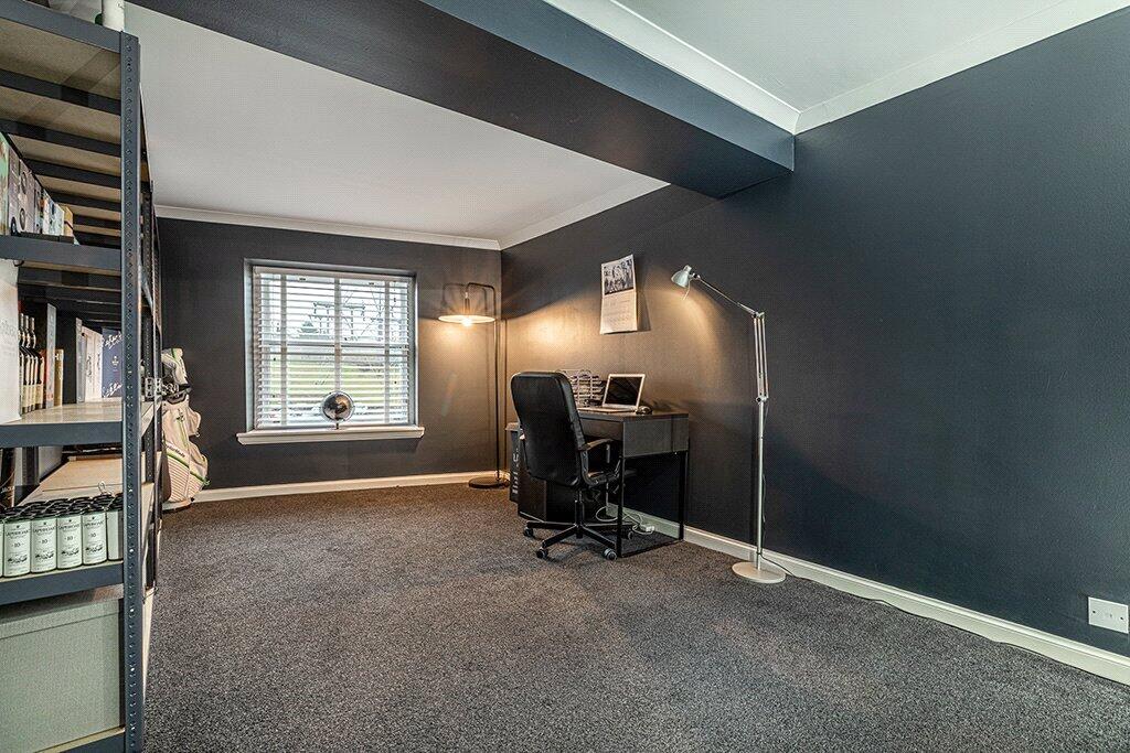 Bedroom 2/Study