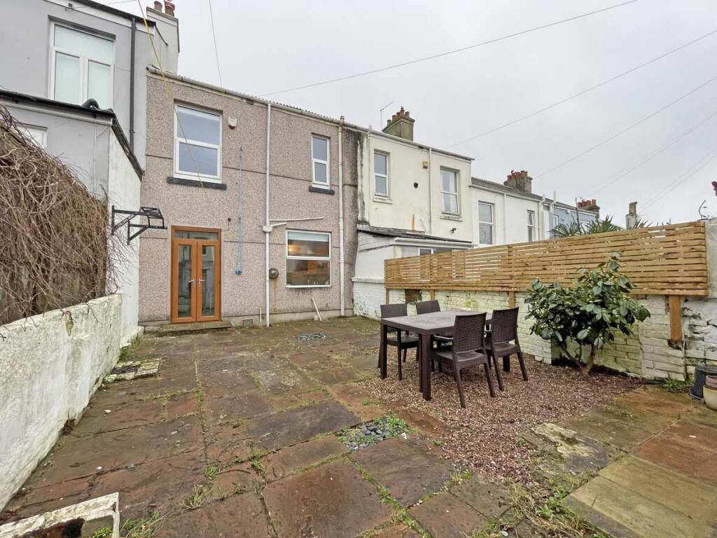 Edgecumbe Park Road 27 Rear.jpg