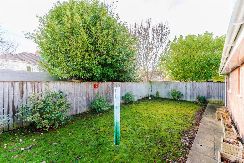 1A Elm Close Yatton BS49 4EL 50.jpg
