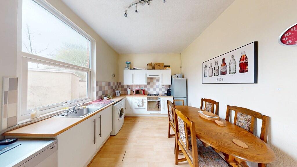 Kitchen / Dining