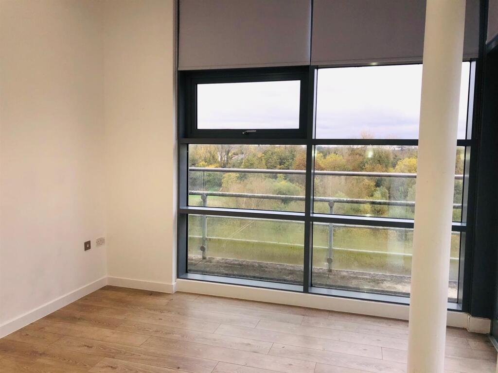 2 Bed two bath flat to rent in Harlow, Maxwellprop