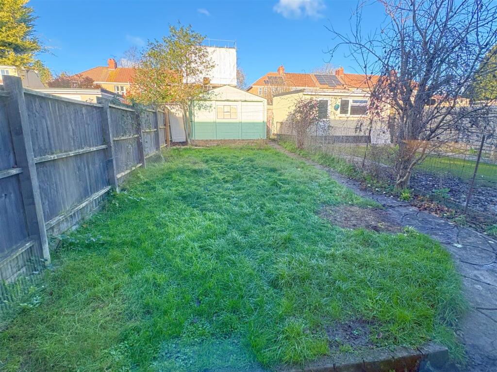 Rear garden and garage.jpg