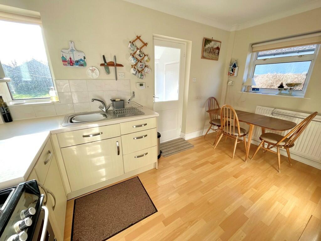 29 Knightscroft A...